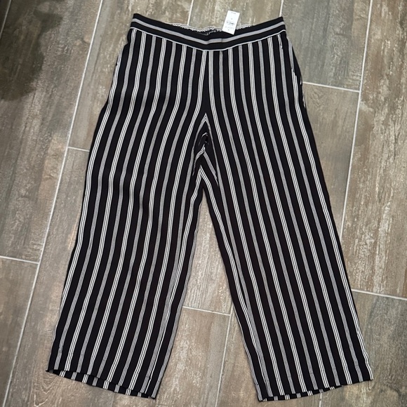LOFT Black and White Striped Cropped Pants - Picture 1 of 9